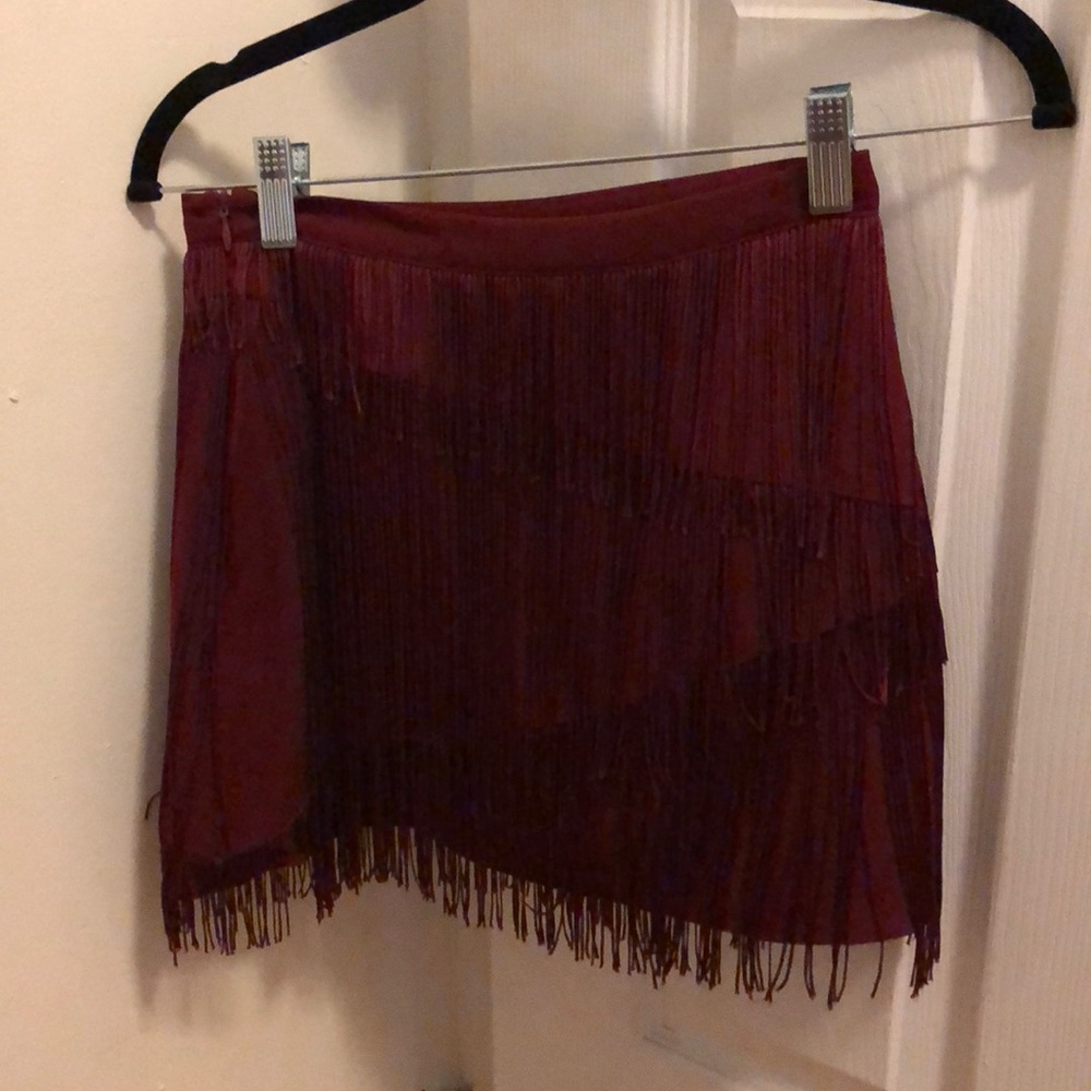 Dark red fri ged mini skirt